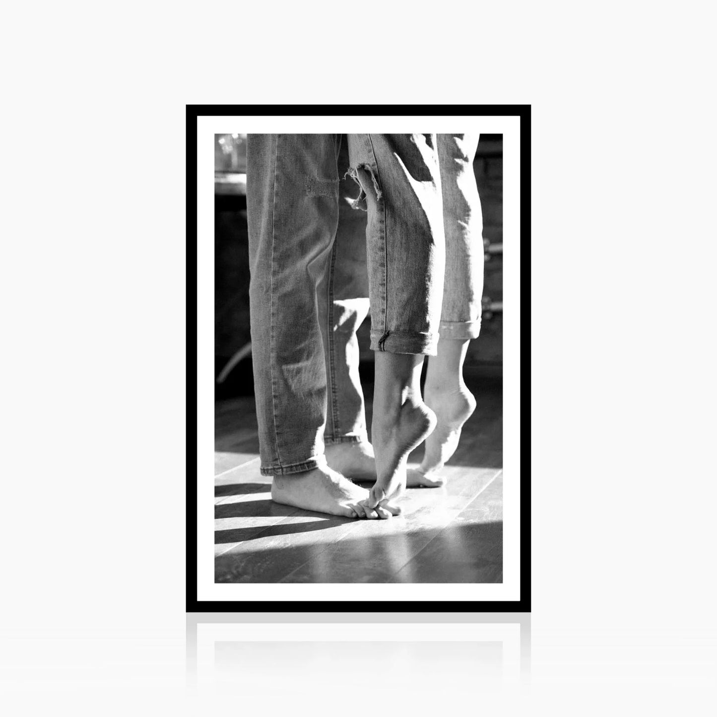 Stay Close graphic art print in modern living room – pictorprints