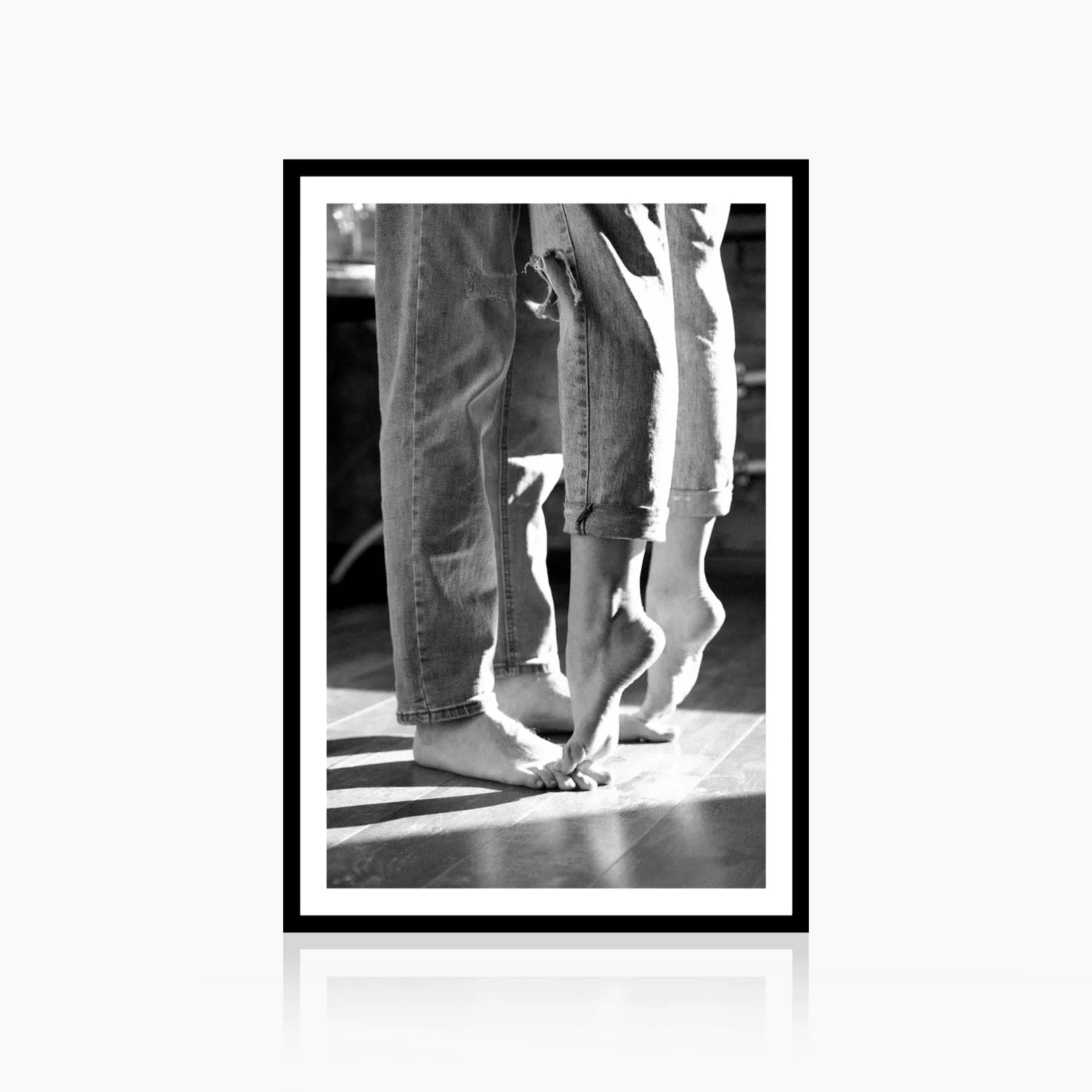 Stay Close graphic art print in modern living room – pictorprints